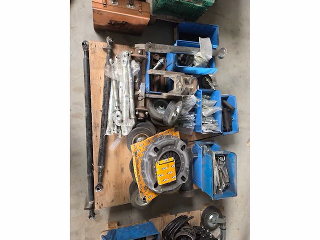 3 palleten met landbouw machine toebehoren - afbeelding 3 van  22