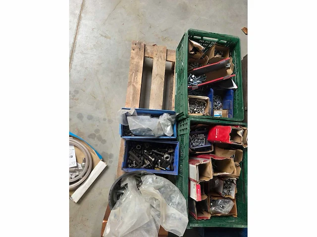 3 palleten met landbouw machine toebehoren - afbeelding 18 van  22