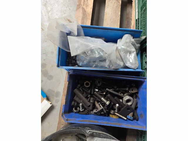 3 palleten met landbouw machine toebehoren - afbeelding 19 van  22