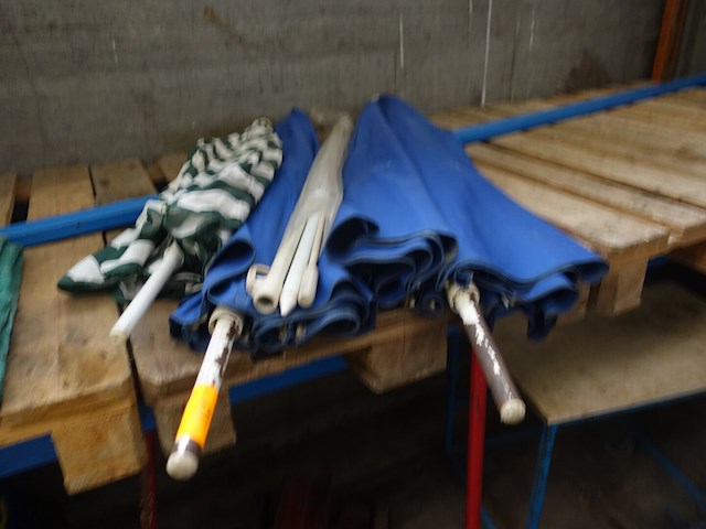 3 parasols - afbeelding 1 van  4