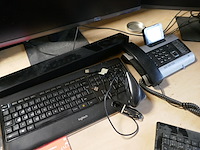 3 pc schermen en pc toren - afbeelding 5 van  7