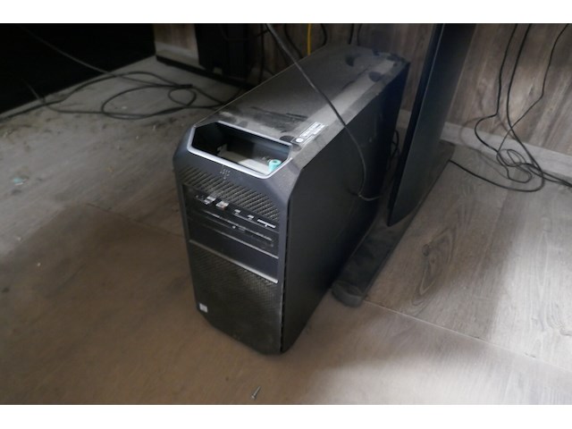 3 pc schermen en pc toren - afbeelding 6 van  7