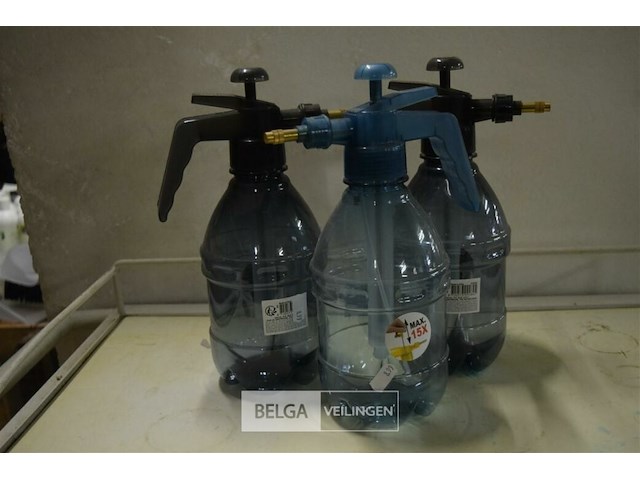 3 plantensproeiers - afbeelding 1 van  3