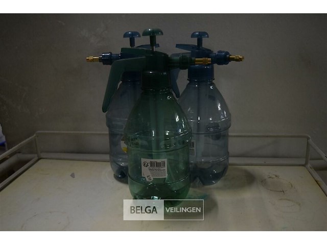 3 plantensproeiers - afbeelding 1 van  3