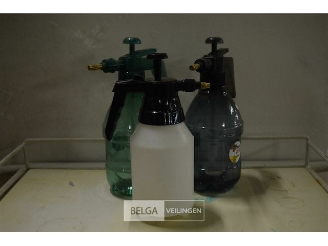 3 plantensproeiers - afbeelding 1 van  3