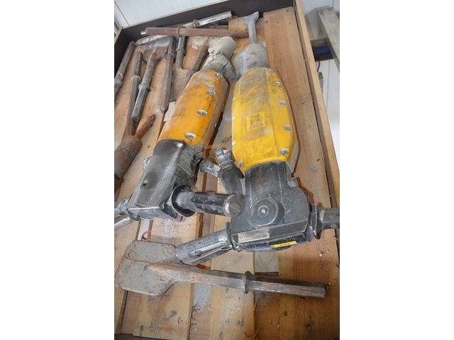 3 pneumatische breekhamers atlas copco met beitels (niet getest) - afbeelding 3 van  8
