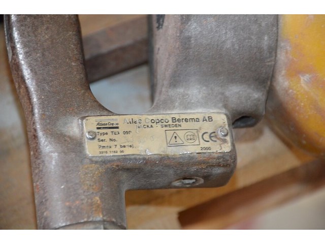 3 pneumatische breekhamers atlas copco met beitels (niet getest) - afbeelding 6 van  8