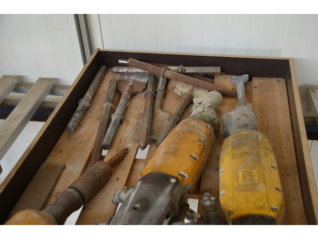 3 pneumatische breekhamers atlas copco met beitels (niet getest) - afbeelding 8 van  8