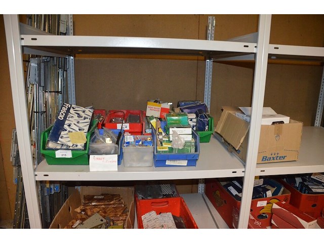 3 pvc bakjes met sloten, 3 pvc bakjes met binnenwerken, pvc bakje met deurspionen, pvc bakje met deurklinken, kartonnen doos met raambeveiliging - afbeelding 1 van  10