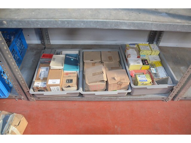 3 pvc bakken met inox bouten en houtschroeven - afbeelding 1 van  6