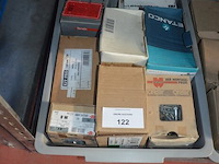 3 pvc bakken met inox bouten en houtschroeven - afbeelding 2 van  6