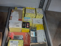 3 pvc bakken met inox bouten en houtschroeven - afbeelding 5 van  6