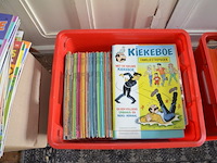 3 pvc kisten met strips, 2 kartonnen dozen met strips, stapel strips, 8 kookboeken - afbeelding 6 van  16