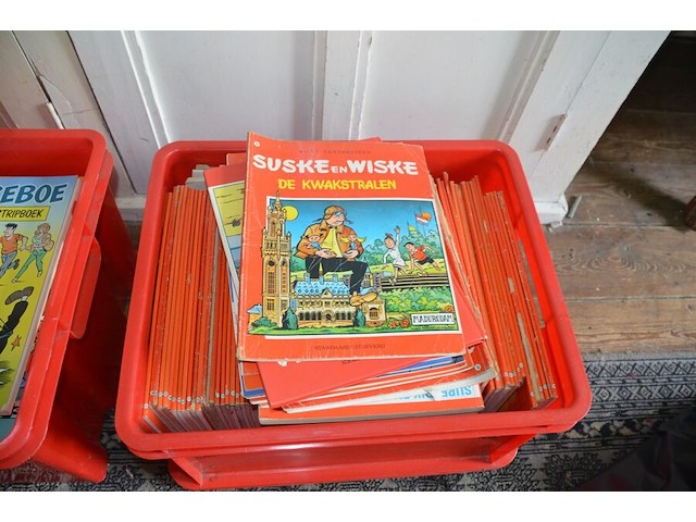 3 pvc kisten met strips, 2 kartonnen dozen met strips, stapel strips, 8 kookboeken - afbeelding 7 van  16