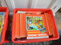 3 pvc kisten met strips, 2 kartonnen dozen met strips, stapel strips, 8 kookboeken - afbeelding 8 van  16