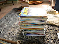 3 pvc kisten met strips, 2 kartonnen dozen met strips, stapel strips, 8 kookboeken - afbeelding 14 van  16