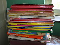 3 pvc kisten met strips, 2 kartonnen dozen met strips, stapel strips, 8 kookboeken - afbeelding 15 van  16