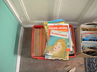 3 pvc kisten met strips, 2 kartonnen dozen met strips, stapel strips, 8 kookboeken - afbeelding 16 van  16