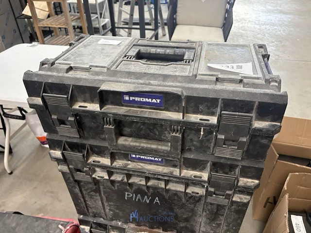 3 pvc werkkoffers promat op kar inhoudende divers bevestingsmateriaal - afbeelding 2 van  8