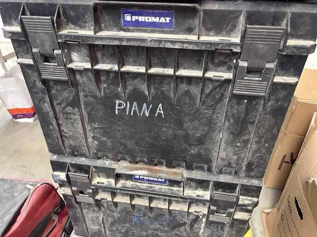 3 pvc werkkoffers promat op kar inhoudende divers bevestingsmateriaal - afbeelding 3 van  8