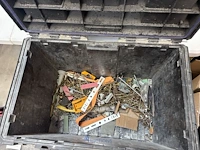 3 pvc werkkoffers promat op kar inhoudende divers bevestingsmateriaal - afbeelding 7 van  8
