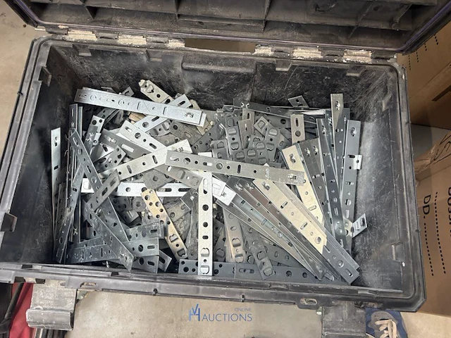 3 pvc werkkoffers promat op kar inhoudende divers bevestingsmateriaal - afbeelding 8 van  8