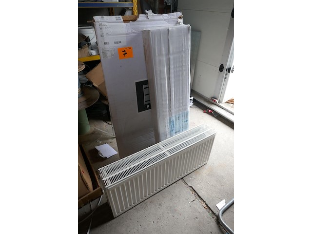 3 radiatoren+ douche draaideur - afbeelding 1 van  4
