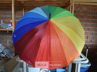 3 regenboogkleuren paraplu's - afbeelding 1 van  3