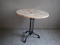 3 ronde tafeltjes op ijzeren voet diameter 80cm, hoogte 73cm