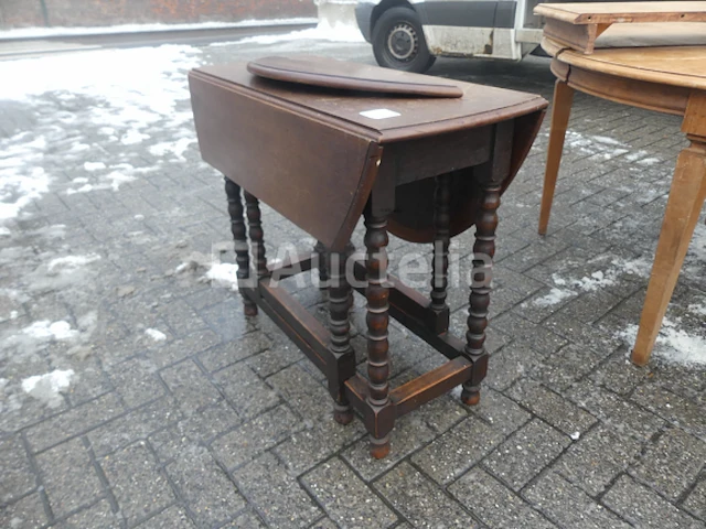 3 rustieke ronde tafels (010871-022) - afbeelding 4 van  9