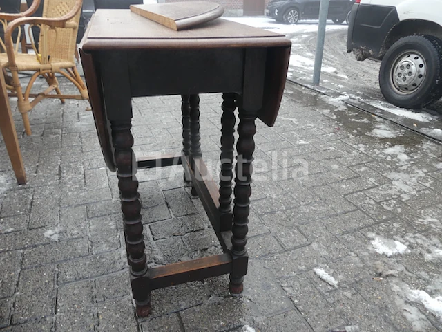 3 rustieke ronde tafels (010871-022) - afbeelding 8 van  9