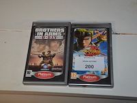 3 speelgoed tractoren, 2 playstation spelletjes - afbeelding 2 van  8