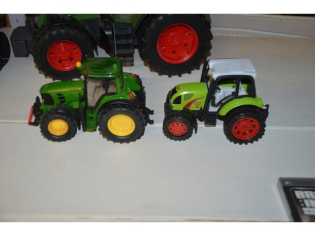 3 speelgoed tractoren, 2 playstation spelletjes - afbeelding 5 van  8