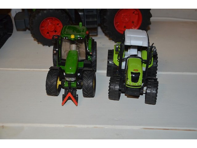 3 speelgoed tractoren, 2 playstation spelletjes - afbeelding 6 van  8