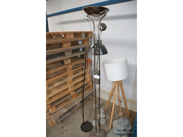 3 staanlampen, 2 plafondlampen (allen slechte staat) - afbeelding 2 van  7