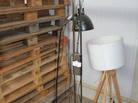 3 staanlampen, 2 plafondlampen (allen slechte staat) - afbeelding 2 van  7