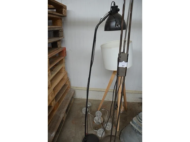 3 staanlampen, 2 plafondlampen (allen slechte staat) - afbeelding 3 van  7