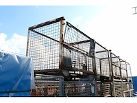 3 stapelbare metalen bakken