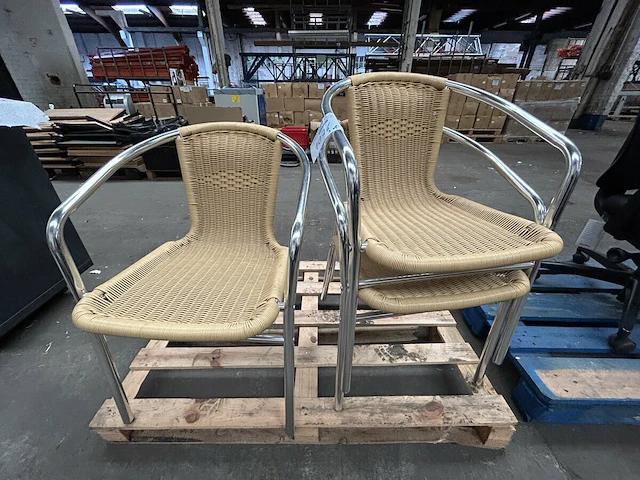3 stoelen - afbeelding 1 van  3