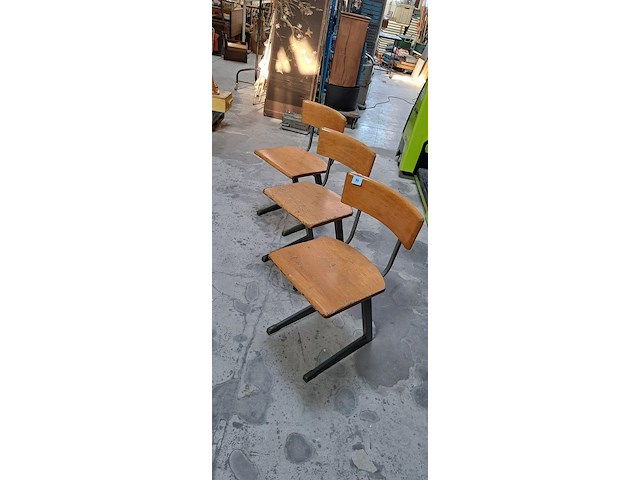 3 stoelen - afbeelding 1 van  1