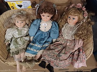 3 stuks, porseleinen beierse poppen - afbeelding 1 van  1