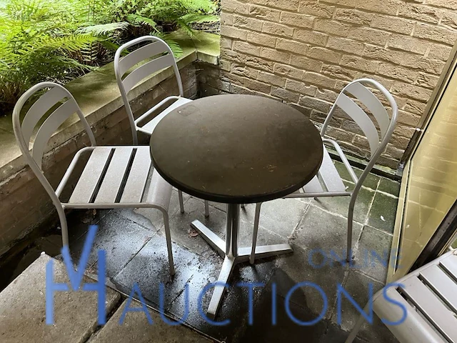 3 tafels met stoelen en parasol - afbeelding 4 van  9