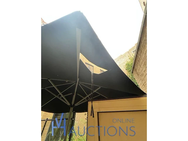 3 tafels met stoelen en parasol - afbeelding 7 van  9