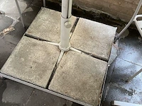 3 tafels met stoelen en parasol - afbeelding 9 van  9
