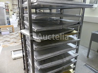 3 trolleys met dienbladen - afbeelding 2 van  9