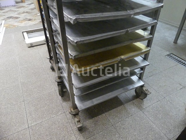3 trolleys met dienbladen - afbeelding 3 van  9