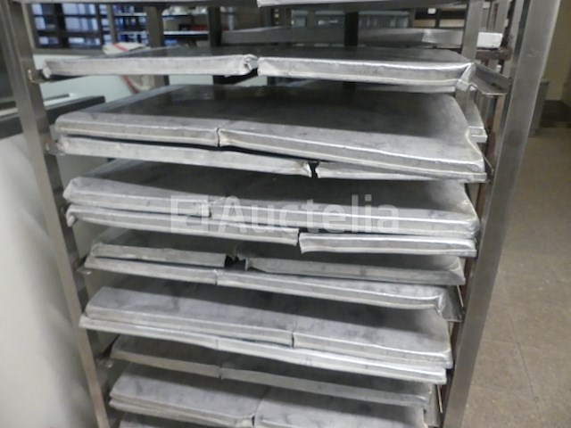 3 trolleys met dienbladen - afbeelding 5 van  9