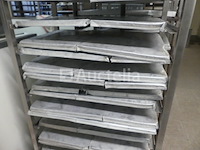 3 trolleys met dienbladen - afbeelding 5 van  9