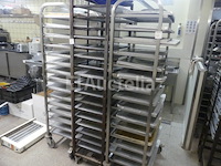 3 trolleys met dienbladen - afbeelding 6 van  9