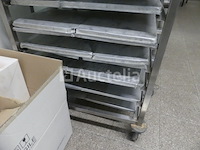 3 trolleys met dienbladen - afbeelding 7 van  9